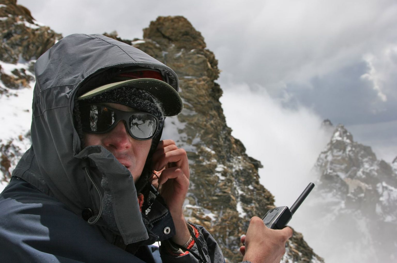 5 Best PLB for Australia [2023] Bright Camping